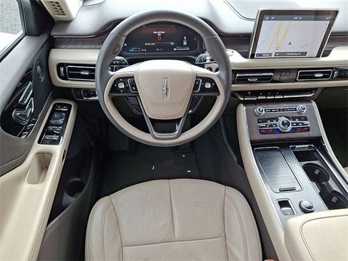 Used 2020 Lincoln Aviator Reserve w/ Equipment Group 201A image 12