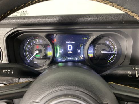 Used 2024 Jeep Wrangler Unlimited AWD/4WD image 21