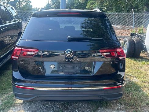 Used 2022 Volkswagen Tiguan SE AWD/4WD image 4