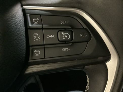 Used 2023 Jeep Grand Cherokee Altitude image 23