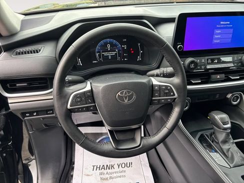 Used 2024 Toyota Grand Highlander AWD image 13