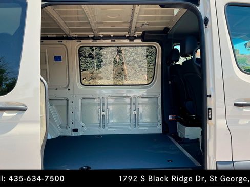 Used 2025 Mercedes-Benz Sprinter 2500 image 18
