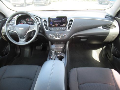 Used 2025 Chevrolet Malibu LT FWD image 13