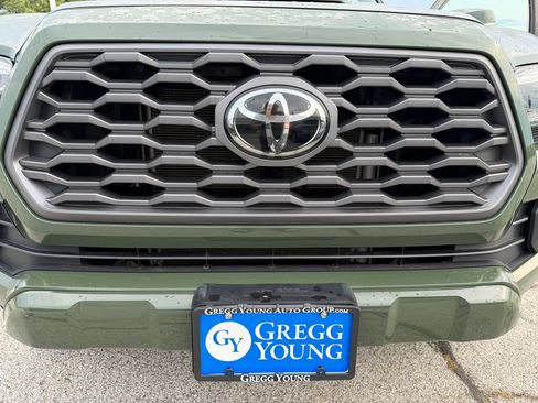 Used 2021 Toyota Tacoma TRD Sport w/ TRD Premium Sport Package AWD/4WD image 25