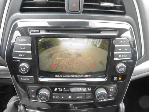 Used 2023 Nissan Maxima SL FWD image 19