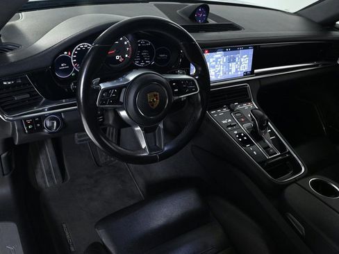 Certified 2020 Porsche Panamera image 4