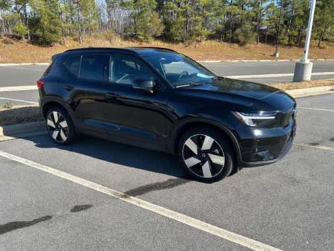 Used 2023 Volvo XC40 Recharge Plus image 10