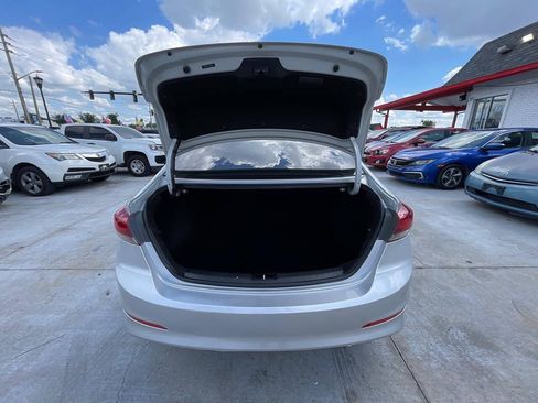 Used 2018 Hyundai Elantra Value Edition FWD image 6