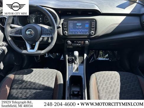 Used 2021 Nissan Kicks SR w/ Interior Electronics Package FWD image 16