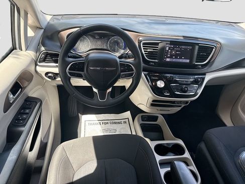 Used 2023 Chrysler Voyager LX image 23