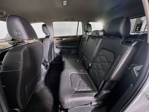 Used 2025 Volkswagen Atlas SE FWD image 28