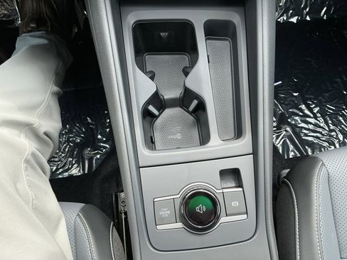 Used 2025 Volkswagen Tiguan SE image 20