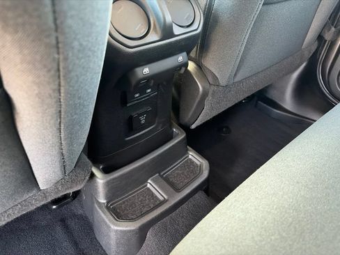 Used 2025 Jeep Wrangler Unlimited Sahara AWD/4WD image 15