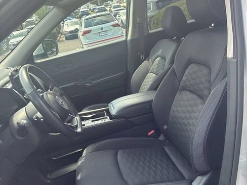 Used 2023 Nissan Pathfinder SV w/ SV Premium Package FWD image 16