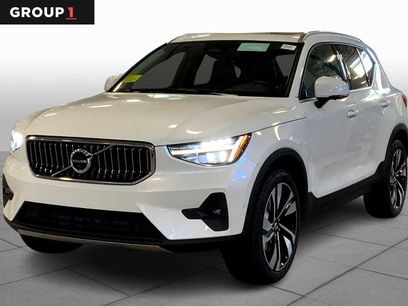 New 2025 Volvo XC40 B5 Ultra w/ Protection Package Premier