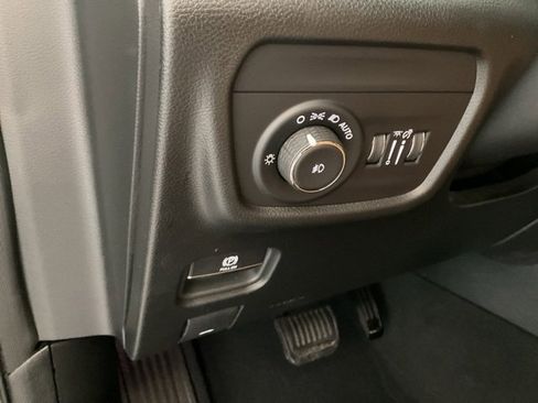 Used 2023 Jeep Grand Cherokee Summit w/ Luxury Tech Group V image 9