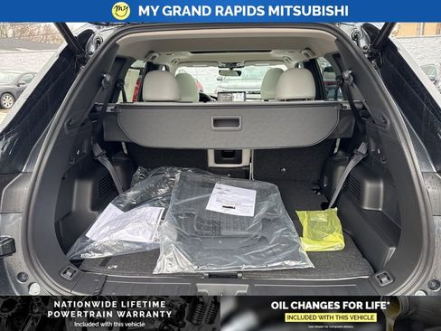 New 2026 Mitsubishi Outlander SEL image 16