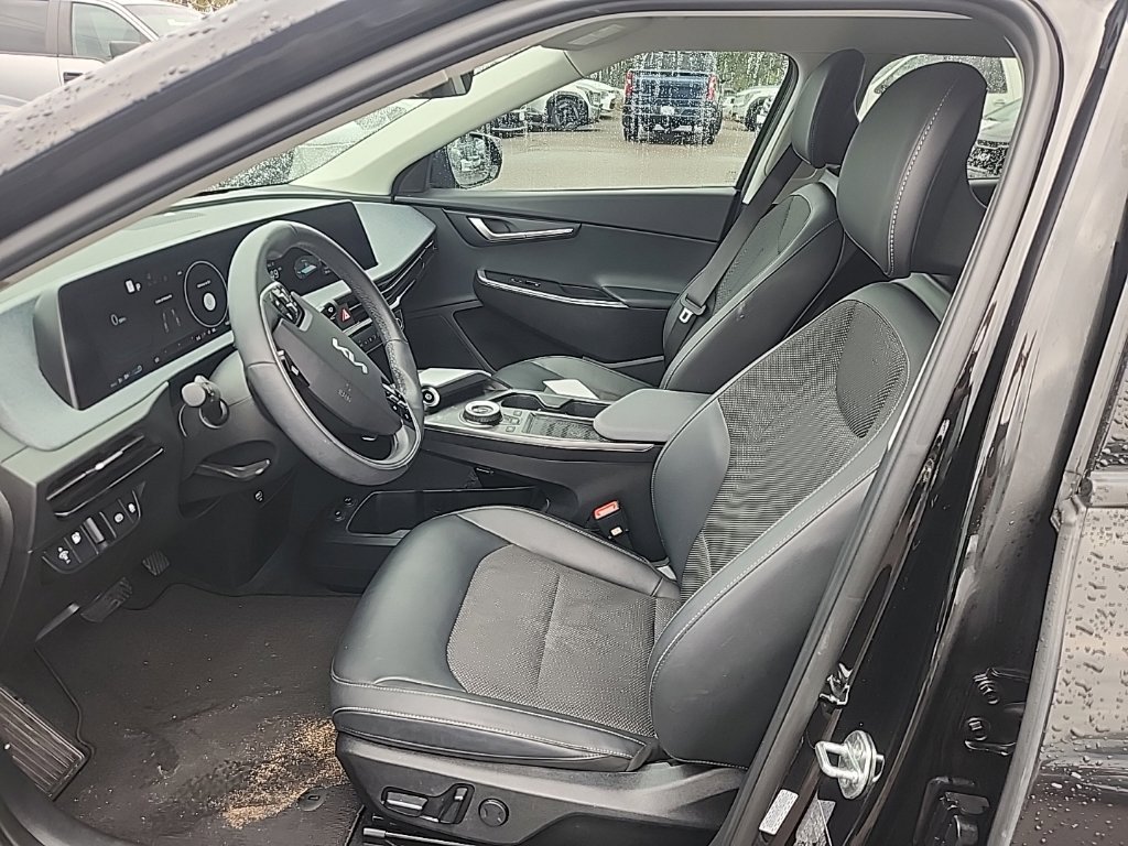 Used 2024 Kia EV6 Light RWD image 18
