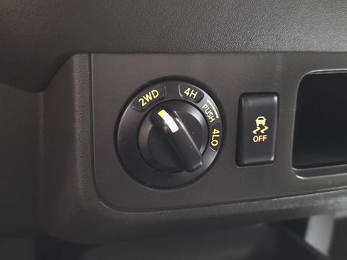 Used 2012 Nissan Xterra S AWD/4WD image 36