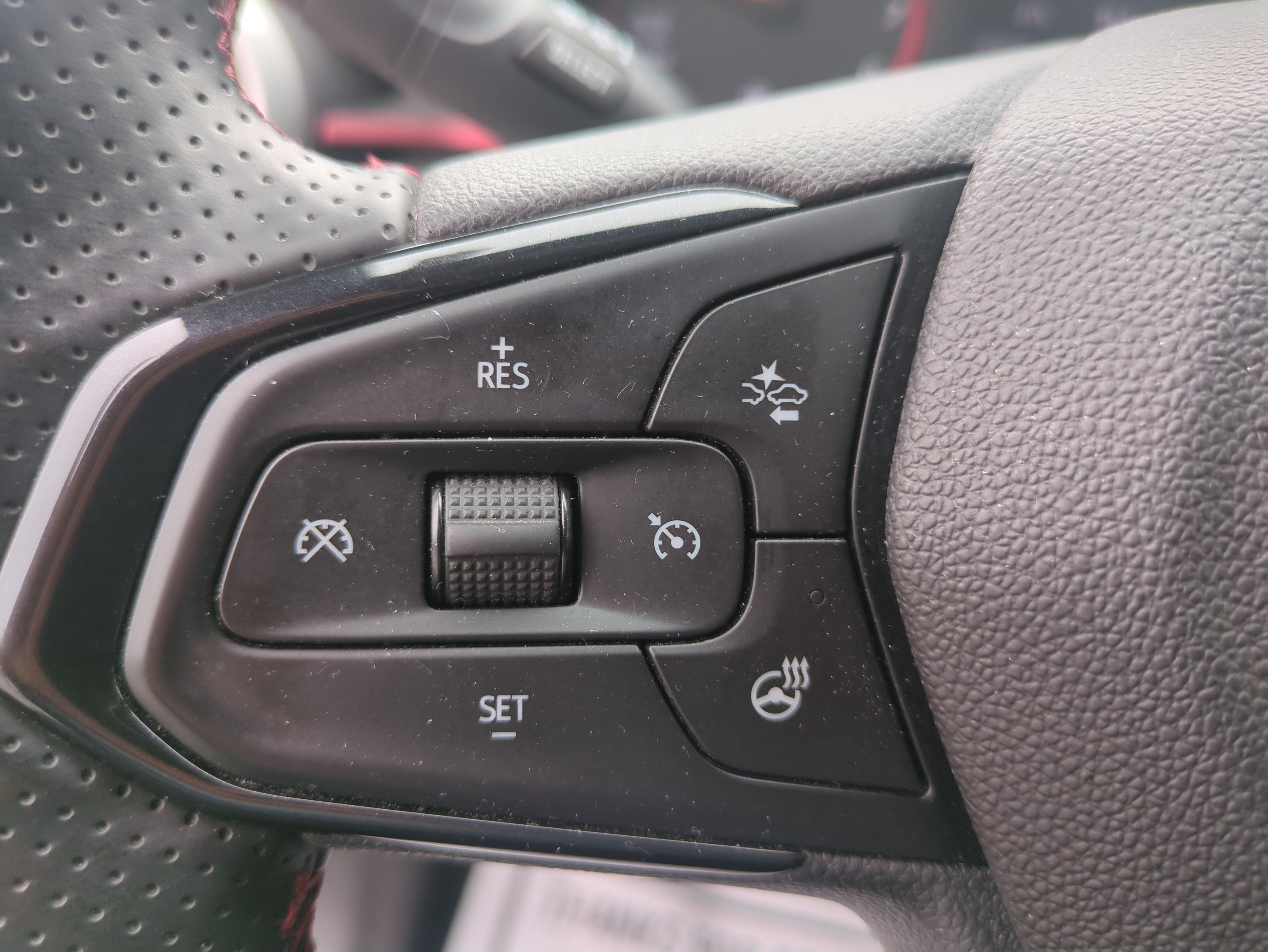 Used 2024 Chevrolet Trax RS w/ Driver Confidence Package FWD image 11
