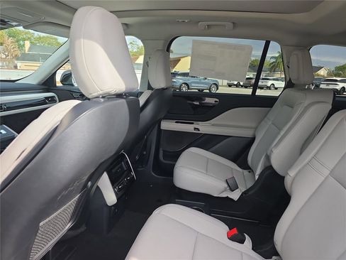 New 2026 Lincoln Aviator AWD image 12