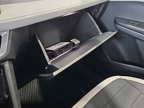 New 2026 Volkswagen Taos SE image 28