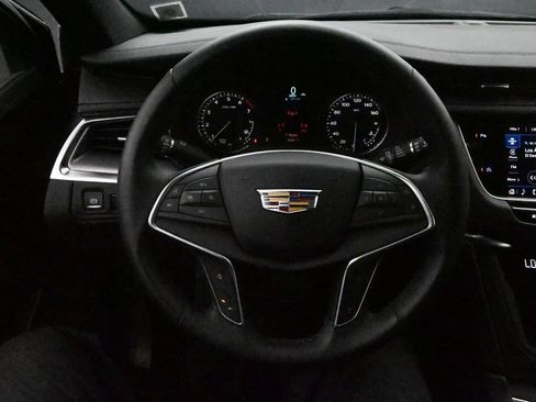 Used 2025 Cadillac XT5 Luxury FWD image 9
