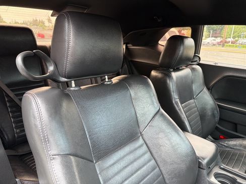 Used 2010 Dodge Challenger R/T RWD image 17
