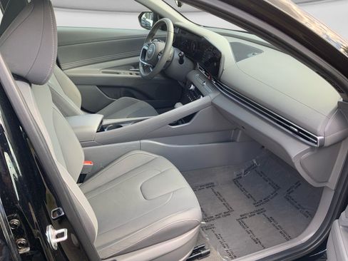 Used 2025 Hyundai Elantra SEL FWD image 10