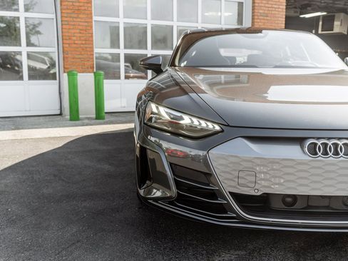 Used 2022 Audi e-tron GT Premium Plus image 26