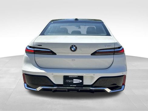 Used 2025 BMW 740i xDrive AWD/4WD image 9