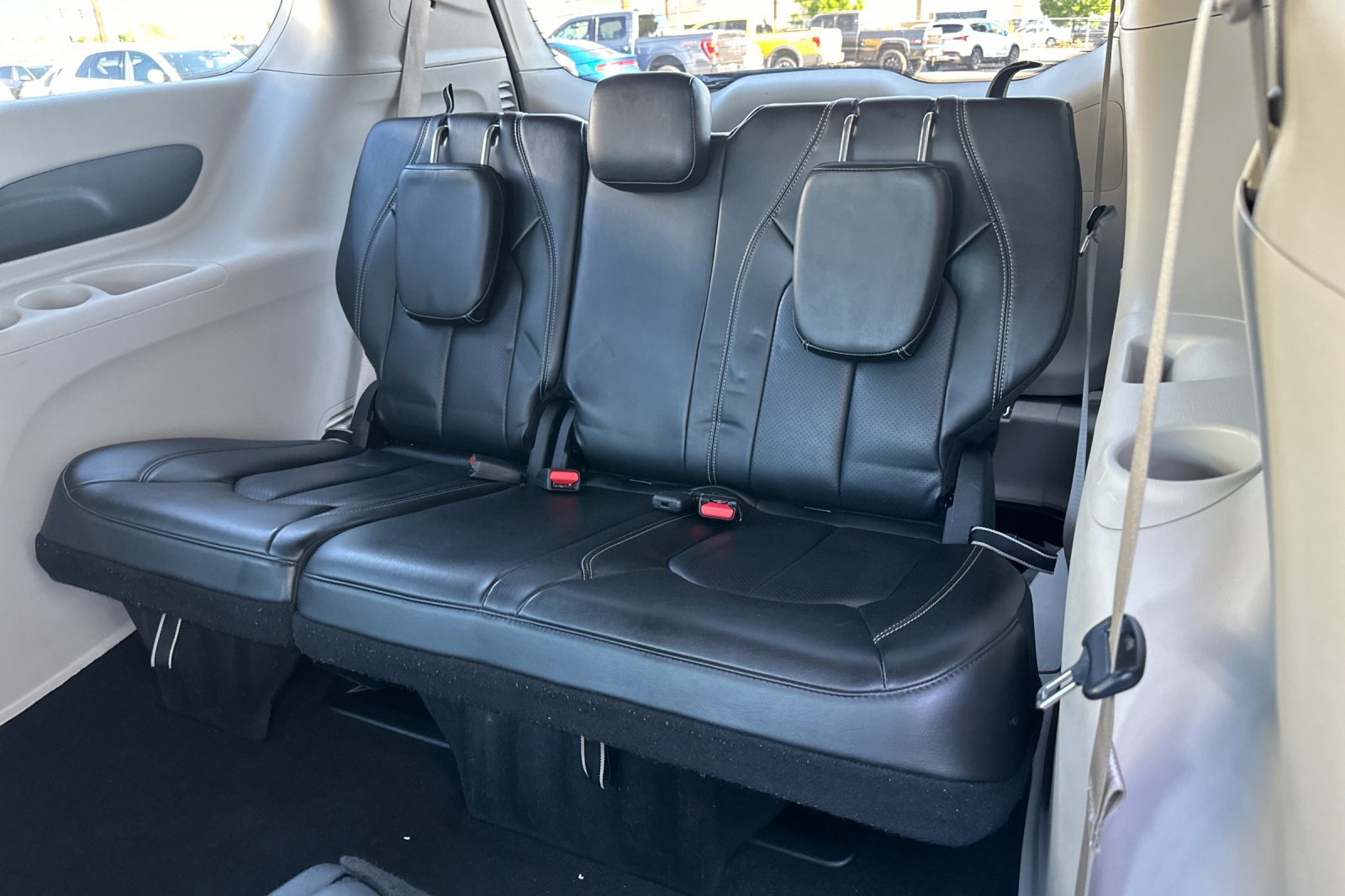 Used 2023 Chrysler Pacifica Touring-L FWD image 15