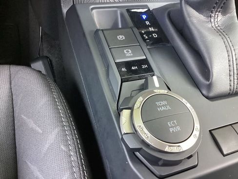 Used 2025 Toyota Tacoma SR5 AWD/4WD image 17