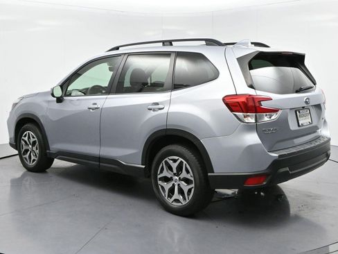 Used 2020 Subaru Forester Premium AWD/4WD image 5
