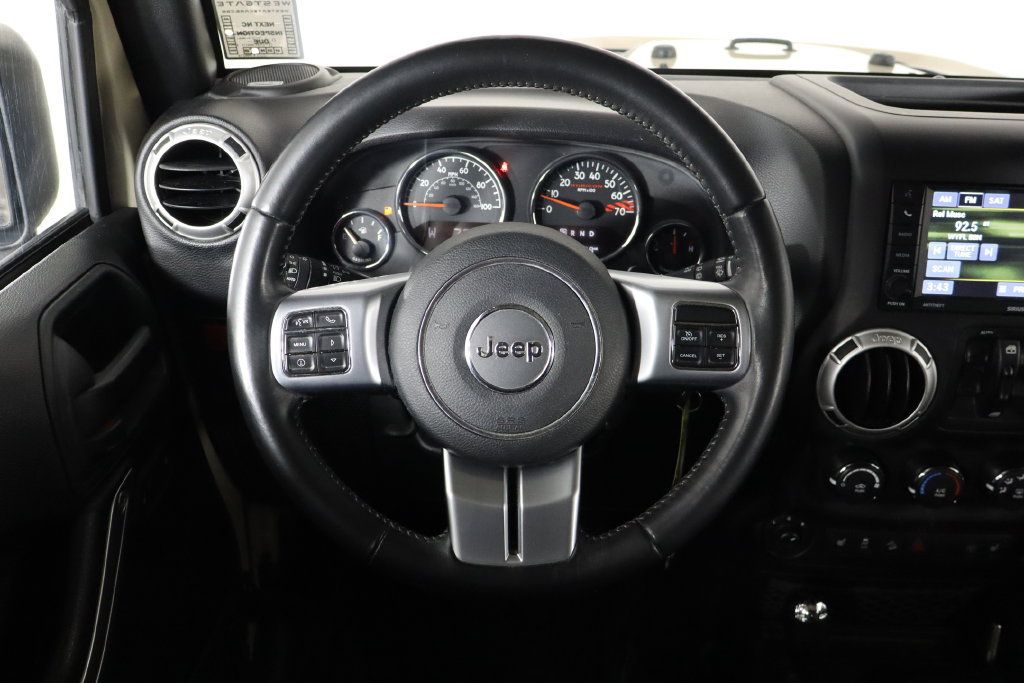 Used 2016 Jeep Wrangler Unlimited Rubicon AWD/4WD image 13