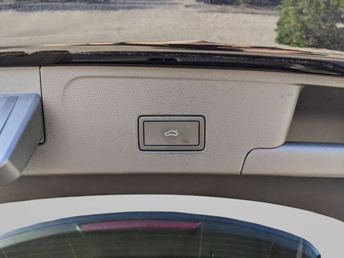 Certified 2024 Volkswagen Atlas Cross Sport SEL R-Line image 10