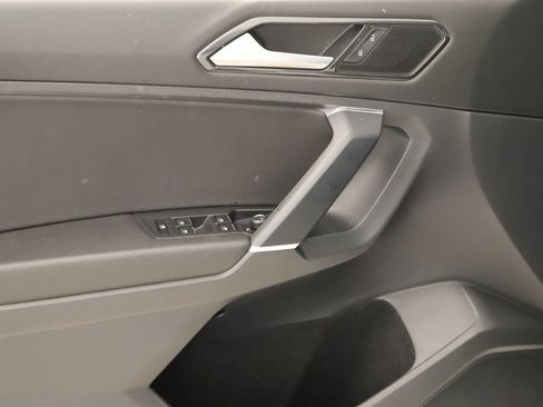 Used 2018 Volkswagen Tiguan SE w/ Panoramic Sunroof Package AWD/4WD image 23