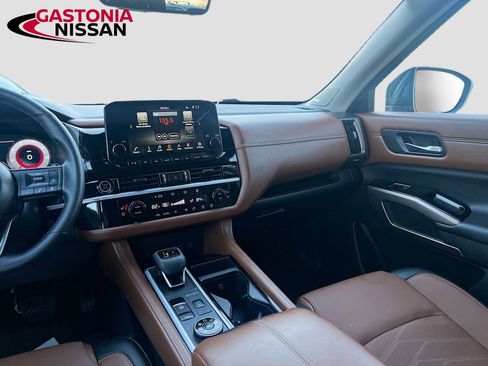 Used 2024 Nissan Pathfinder Platinum w/ Cargo Package image 31