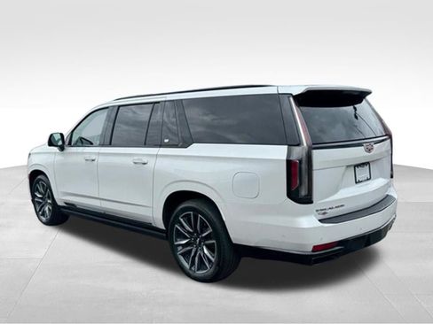 Used 2022 Cadillac Escalade ESV Sport w/ Touring Package AWD/4WD image 5