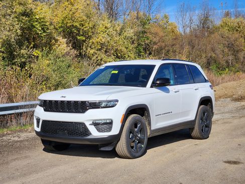 New 2025 Jeep Grand Cherokee Limited w/ Black Appearance Package AWD/4WD image 12