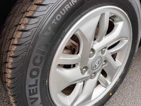 Used 2022 Hyundai Venue SE image 27