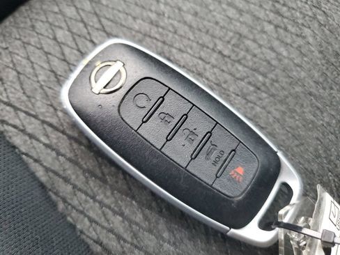 Used 2024 Nissan Rogue SV FWD image 27