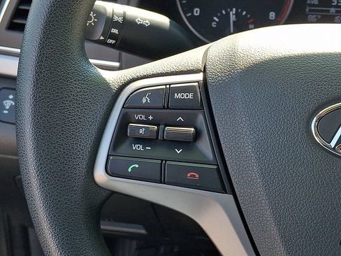 Used 2018 Hyundai Elantra SE FWD image 19