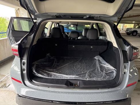 Used 2023 Nissan Murano SV w/ SV Midnight Edition Package image 12