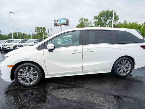 Certified 2025 Honda Odyssey Touring image 3