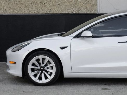Used 2022 Tesla Model 3 Long Range AWD/4WD image 16