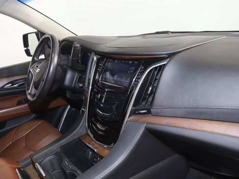 Used 2019 Cadillac Escalade ESV Premium Luxury image 43