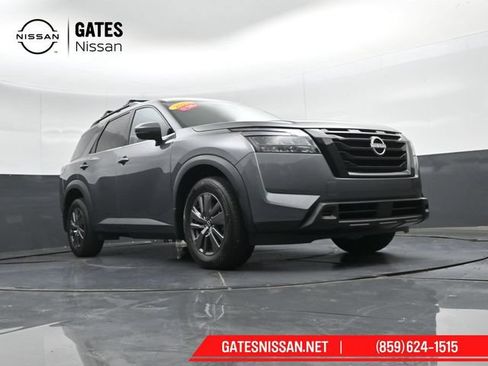Certified 2023 Nissan Pathfinder SV w/ Black Appearance Package AWD/4WD image 39