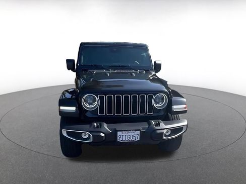 Used 2025 Jeep Wrangler Sahara AWD/4WD image 4