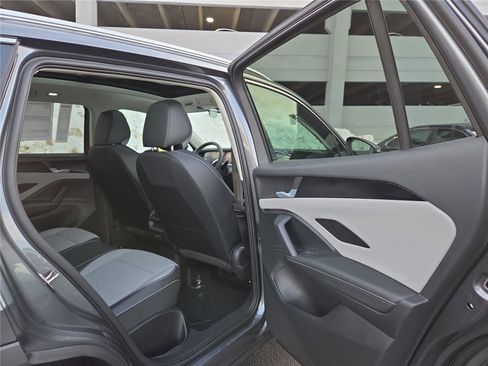 New 2026 Volkswagen Tiguan SE image 29